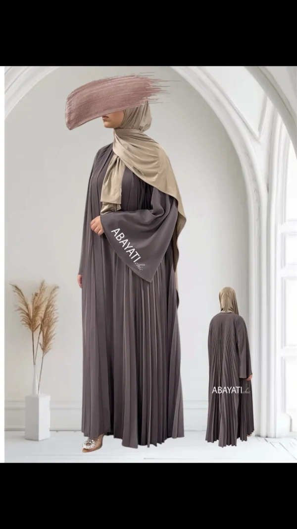 ABAYATI: Plisse set.